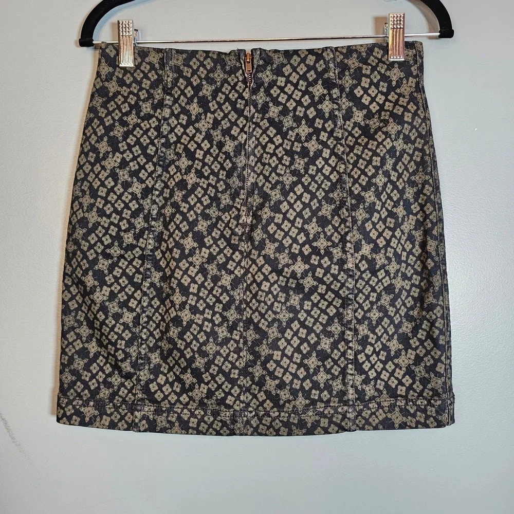 Free People Women's Mini Skirt Black Tan Geometric Pattern Zip Closure Size 8